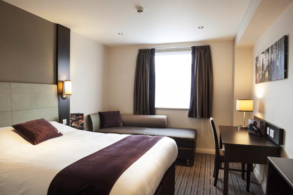 Premier Inn London Wandsworth Exteriör bild