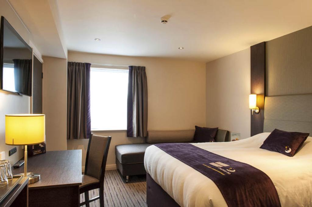Premier Inn London Wandsworth Rum bild